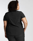 Desiree is size 14. She is wearing 2XL.