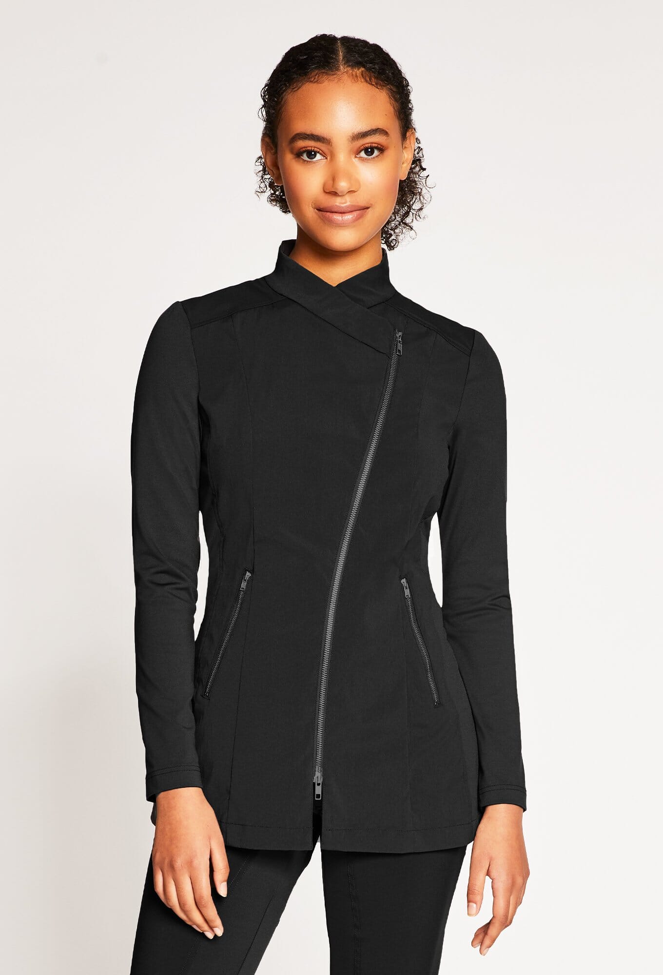 Kiki is 5'9" and wears a XS. Black.